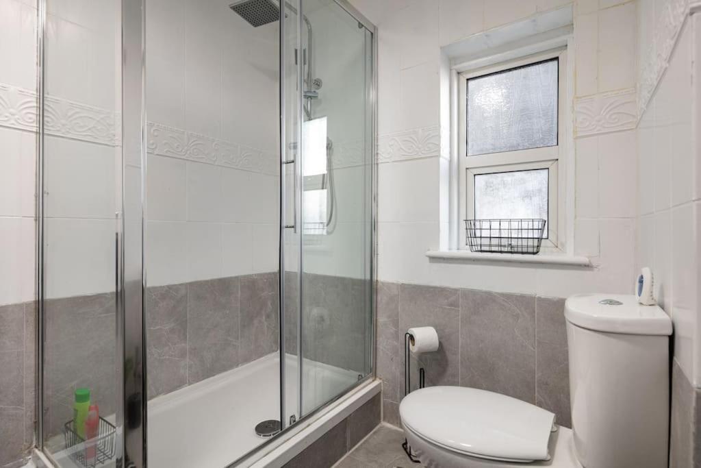 2A - Bright & Airy 2 Bed Flat - 20 Mins To Central لندن المظهر الخارجي الصورة