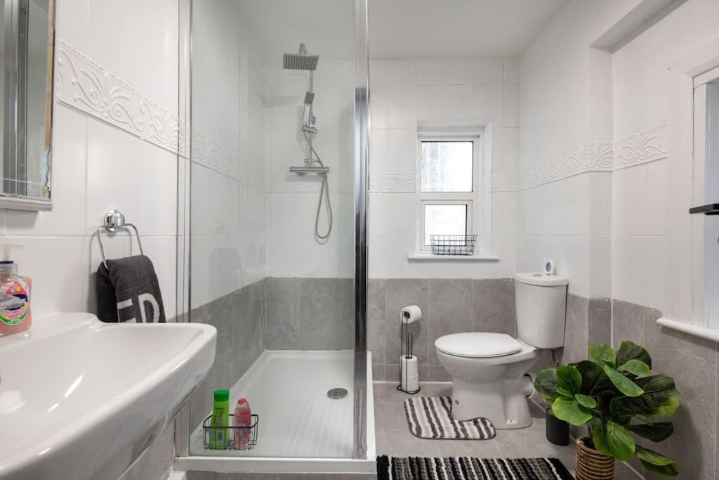 2A - Bright & Airy 2 Bed Flat - 20 Mins To Central لندن المظهر الخارجي الصورة