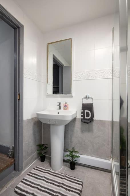 2A - Bright & Airy 2 Bed Flat - 20 Mins To Central لندن المظهر الخارجي الصورة