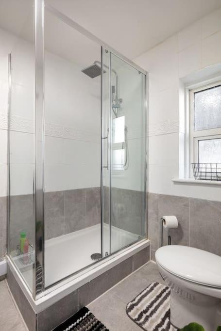 2A - Bright & Airy 2 Bed Flat - 20 Mins To Central لندن المظهر الخارجي الصورة